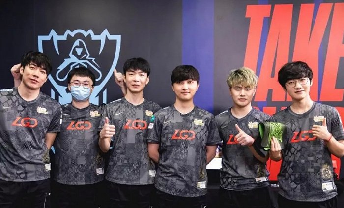 上的球员纷 上的球员纷