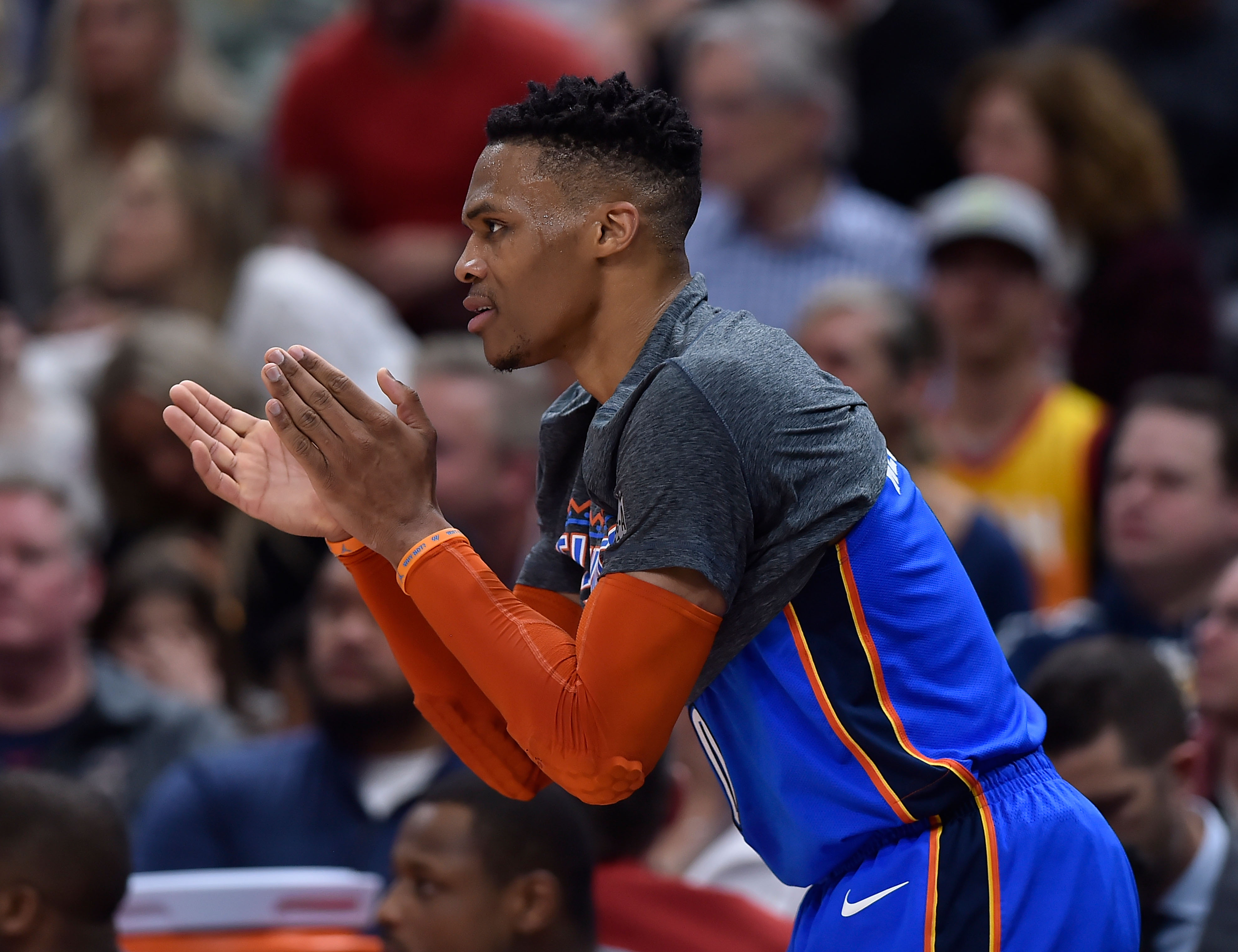 破对手防线 破对手防线